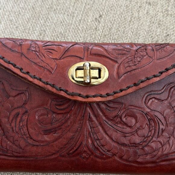 Vintage Floral Tooled Leather Wallet - Picture 2 of 11